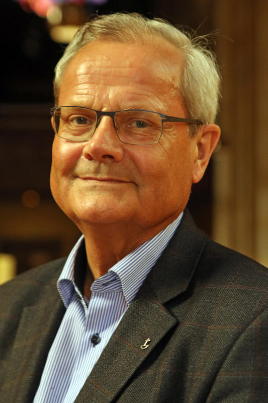 s:199:"Johann Daniel Noltenius (65) am 25.02.2021 in der Bremer Kirche Unser Lieben Frauen, die fuer den scheidenden Verwaltungschef der Bremischen Evangelischen Kirche Kraftquelle und Heimat zugleich ist. ";
