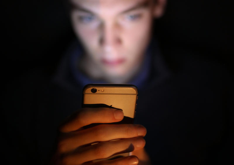 s:65:"Doomscrolling: Wenn schlechte Nachrichten zum Stressfaktor werden";