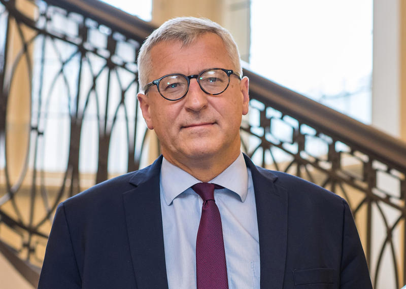 s:17:"Bernhard Felmberg";