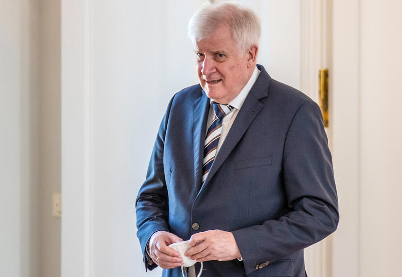 s:230:"Vor dem Landgericht müssen sich ab dem 15. April die frühere Chefin der Bremer Außenstelle des Amtes für Migration und Flüchtlinge (Bamf), sowie ein auf Asylrecht spezialisierter Rechtsanwalt verantworten. (Foto vom 23.09.20)";