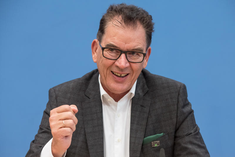 s:39:"Bundesentwicklungsminister Gerd Müller";