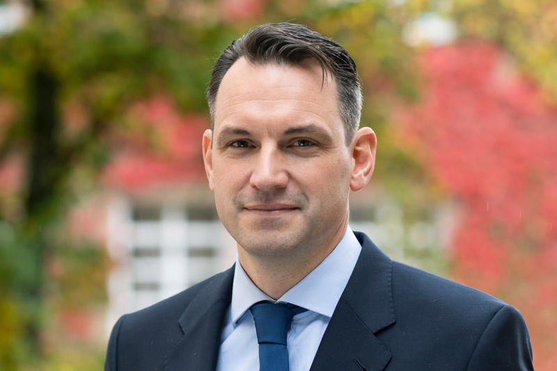 s:15:"Tobias Gaydoul ";