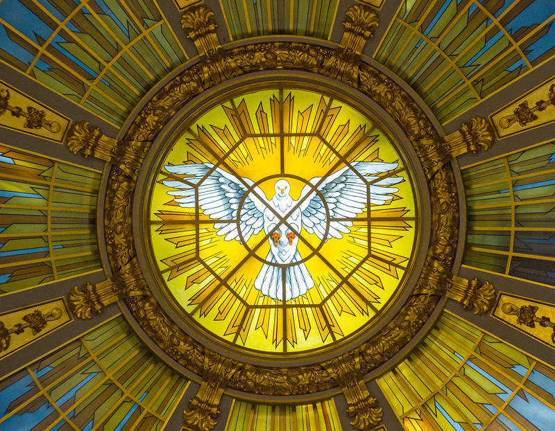 s:69:"Taube als Symbol des Heiligen Geistes in der Kuppel des Berliner Doms";