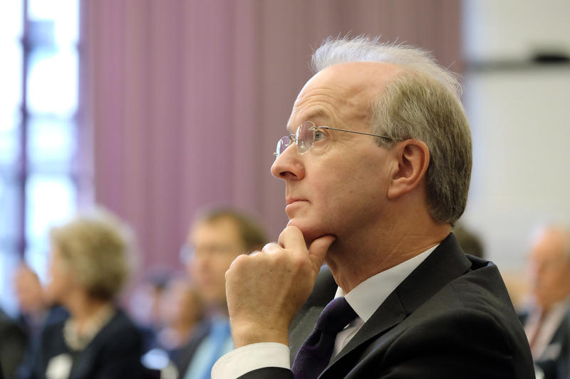 s:63:"Detlef Klahr: Verständliche Sprache in schwieriger Zeit finden";
