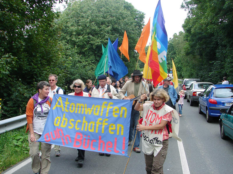 s:64:"Protestaktionen der Friedensbewegung in der Eifel haben begonnen";