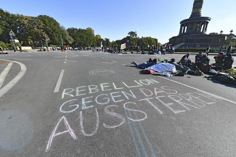 s:59:""Extinction Rebellion" kündigt erneut Verkehrsblockaden an";