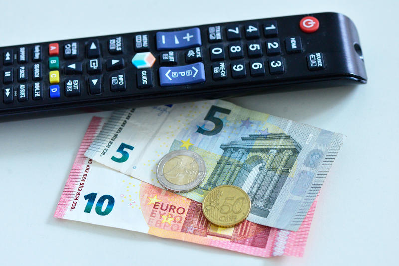 s:50:"Der Rundfunkbeitrag liegt bei 17,50 Euro im Monat.";