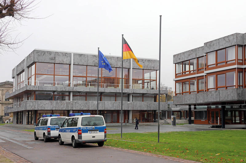 s:41:"Das Bundesverfassungsgericht in Karlsruhe";