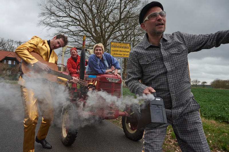 s:17:"Trecker kommt mit";
