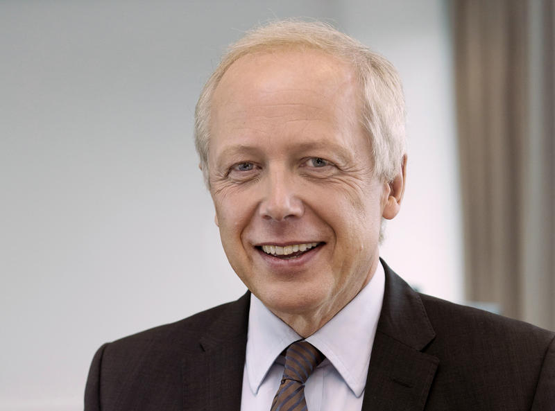 s:10:"Tom Buhrow";