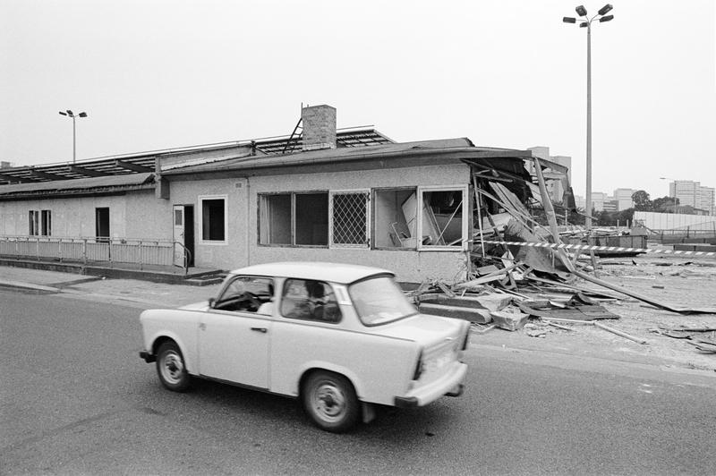 s:31:"Mit dem Trabi zum Traugespräch";