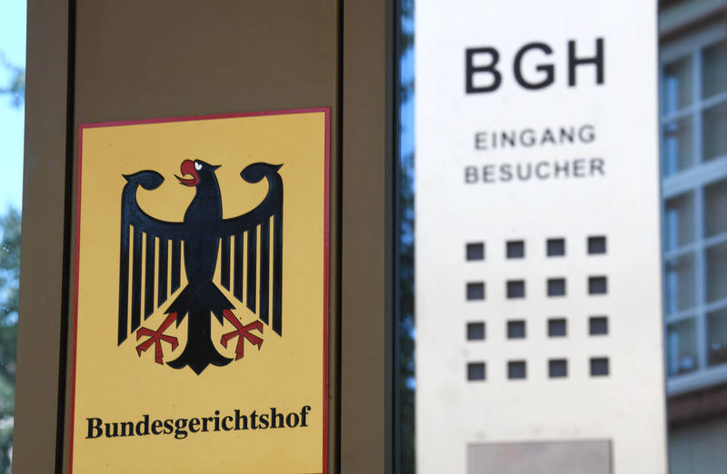 s:42:"Eingang zum Bundesgerichtshof in Karlsruhe";
