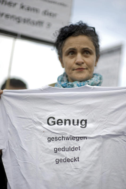 s:53:"Schlag gegen Rechtsextremisten in drei Bundesländern";