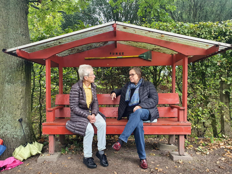 s:88:"Der Friedhof in Bremen-Arsten ist Ruhestaette und Treffpunkt zugleich (Foto v. 15.09.21)";