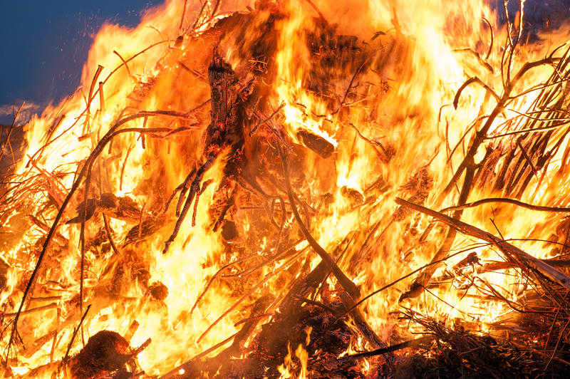 s:54:"Protestaktion mit Licht und Feuer gegen Wölfe geplant";