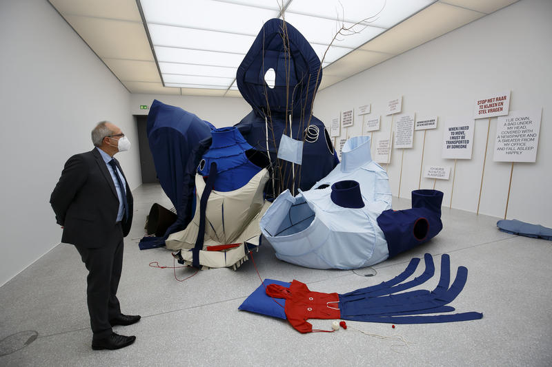 s:56:""MACHINE FOR RESTORING EMPATHY" von Eva Katatkova (2019)";