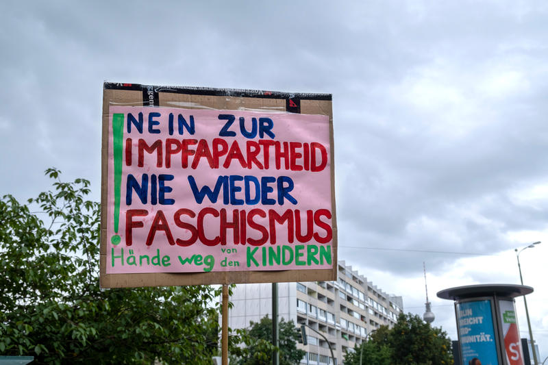 s:28:"Protest gegen Corona-Politik";
