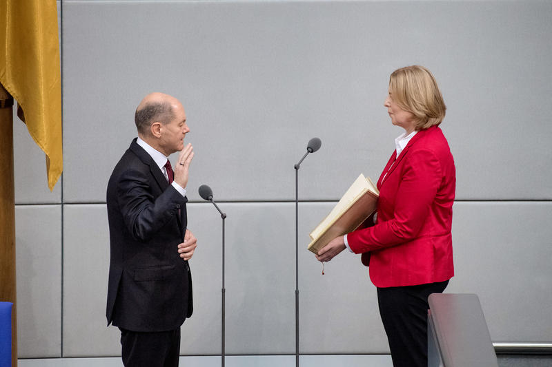 s:39:"Olaf Scholz als Bundeskanzler vereidigt";