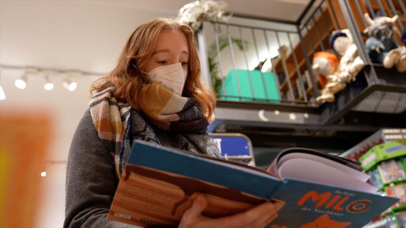 s:64:"Die Autorin llka Bruehl wirbt fuer Toleranz und Charakterstaerke";