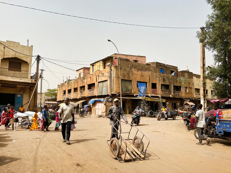 s:22:"Marktviertel in Bamako";