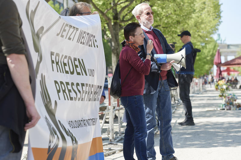 s:62:"Demonstration am 3. Mai vor der russischen Botschaft in Berlin";