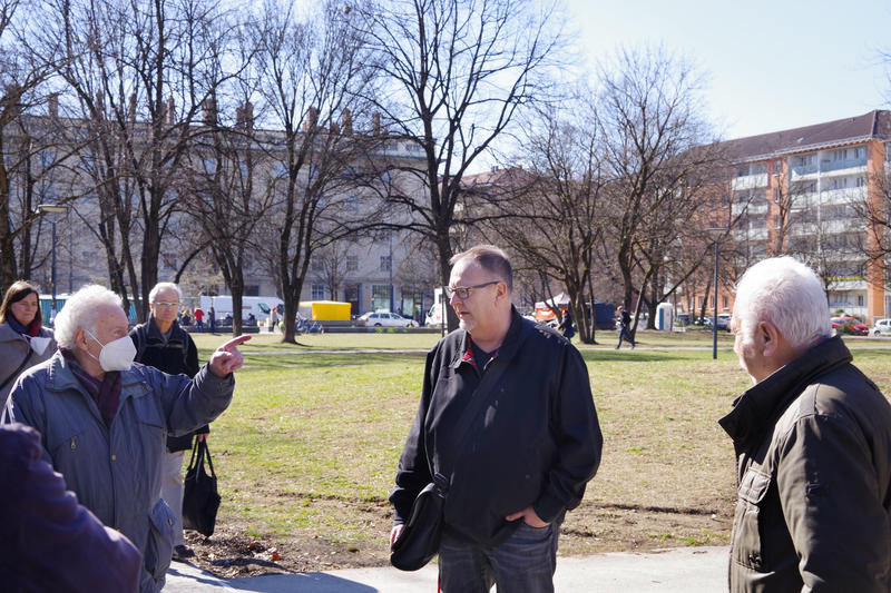 s:57:"Ralf Emmerich (M.) am Georg-Freundorfer-Platz in München";