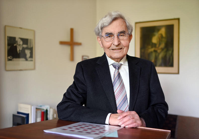 s:16:"Klaus Engelhardt";