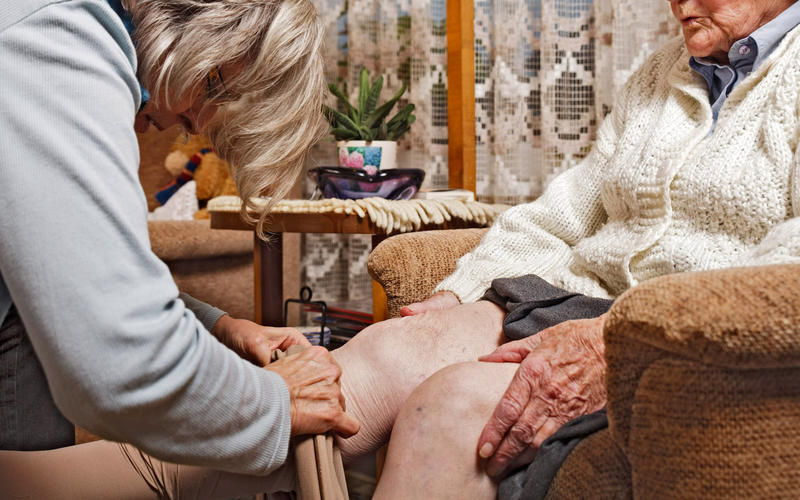 s:63:"Sozialverband: Ein Drittel pflegender Angehöriger überfordert";