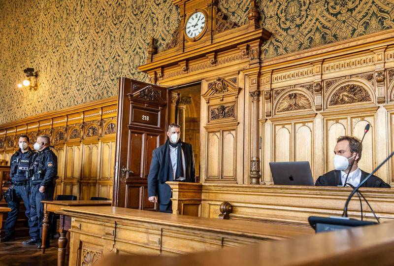 s:51:"Berufungsprozess gegen Bremer Pastor Latzel startet";