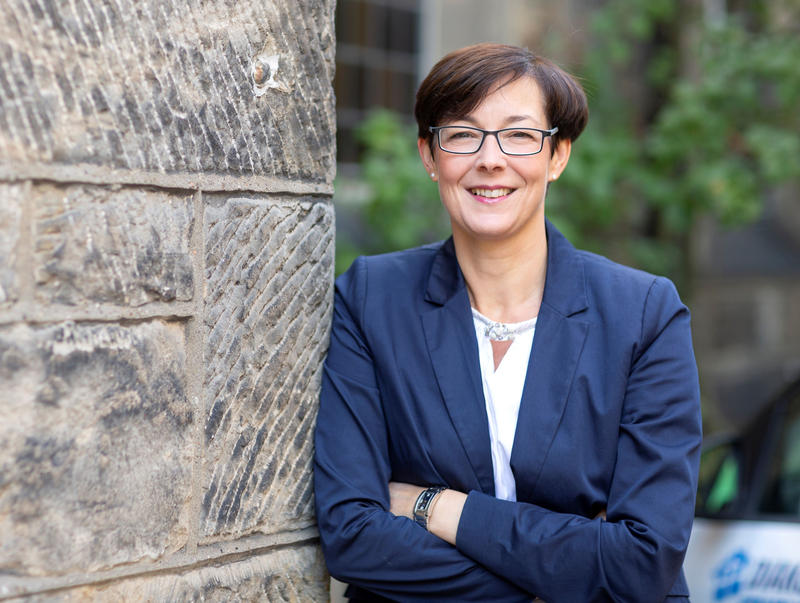 s:17:"Karin Altenfelder";