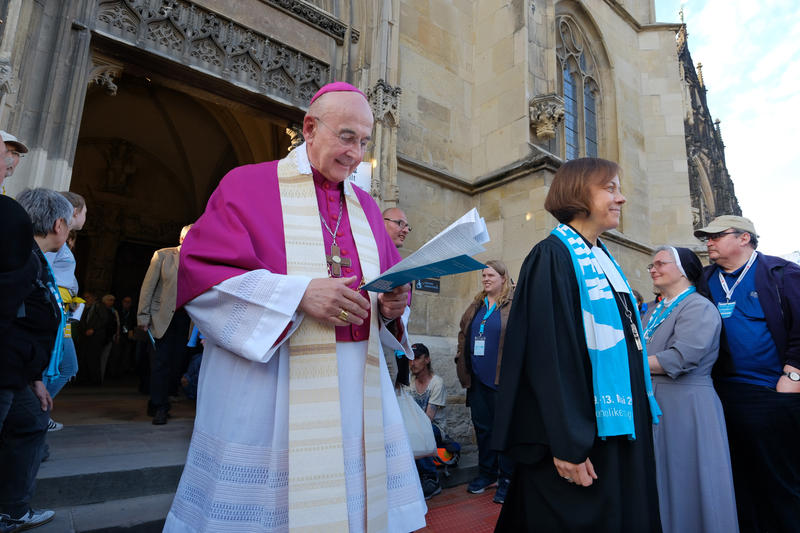 s:25:"Bischof Genn im Jahr 2018";