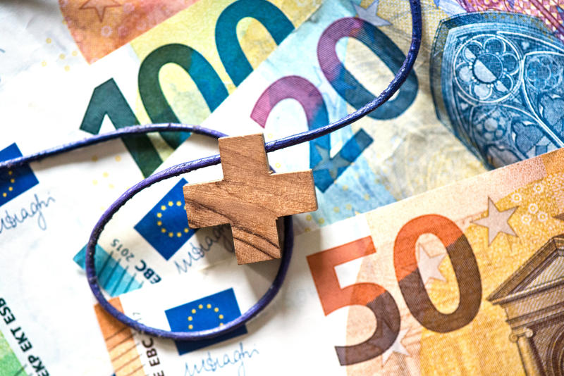s:56:"Kreuz auf Euro-Banknoten (Archivfoto vom September 2020)";