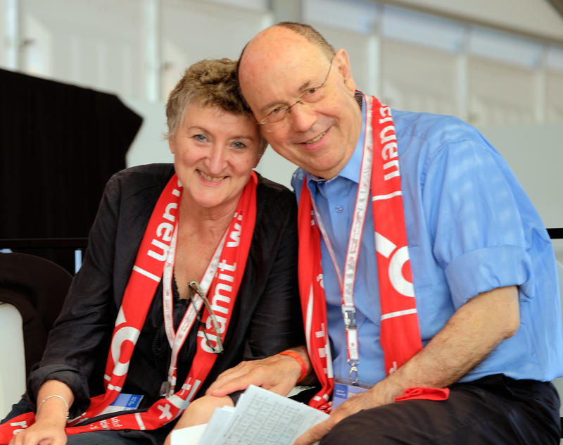 s:76:"Archivbild: Anne Schneider mit ihrem Ehemann Nikolaus Schneider im Jahr 2015";
