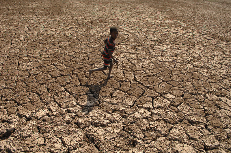 s:123:"Äthiopien, das zu den heißesten bevölkerten Gebieten der Welt zählt, ist besonders von Dürre und Hungersnot betroffen.";