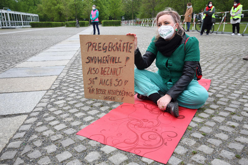 s:41:"Sleep-In-Protest gegen den Pflegenotstand";