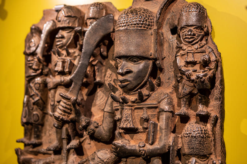 s:62:"Raubkunst aus Benin im Hamburger Weltkulturmuseum Markk (2021)";