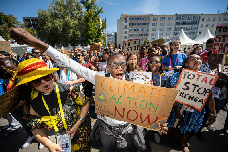 s:87:"Klima-Demo von "WCC Climateaction" und "Fridays for Future" in Karlsruhe (2. September)";