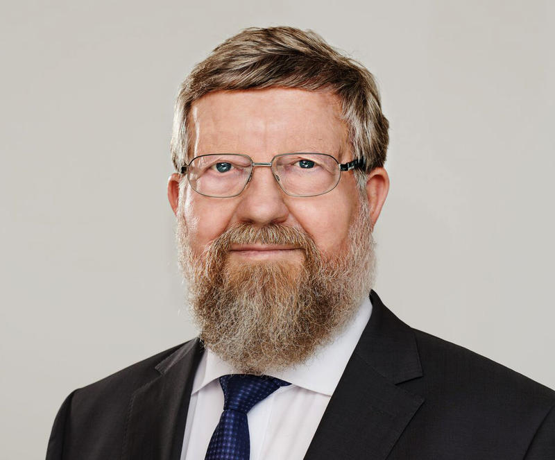 s:11:"Adolf Bauer";