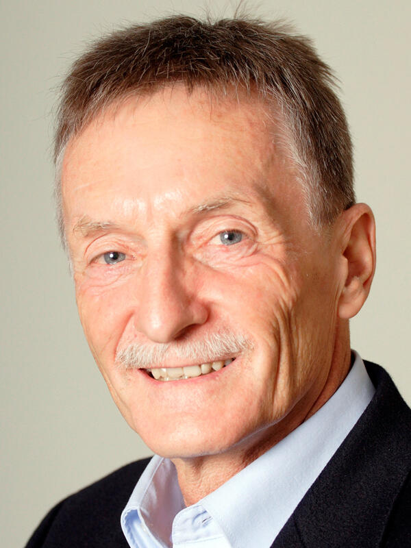 s:69:"Der Biopsychologe Peter Walschburger zur Magie von Sonnenuntergaengen";