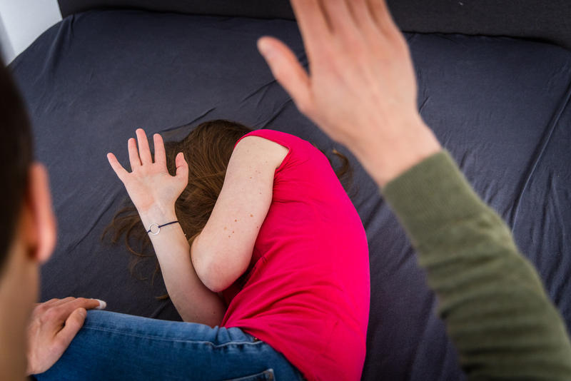 s:32:"Gewalt gegen Frauen (Themenfoto)";
