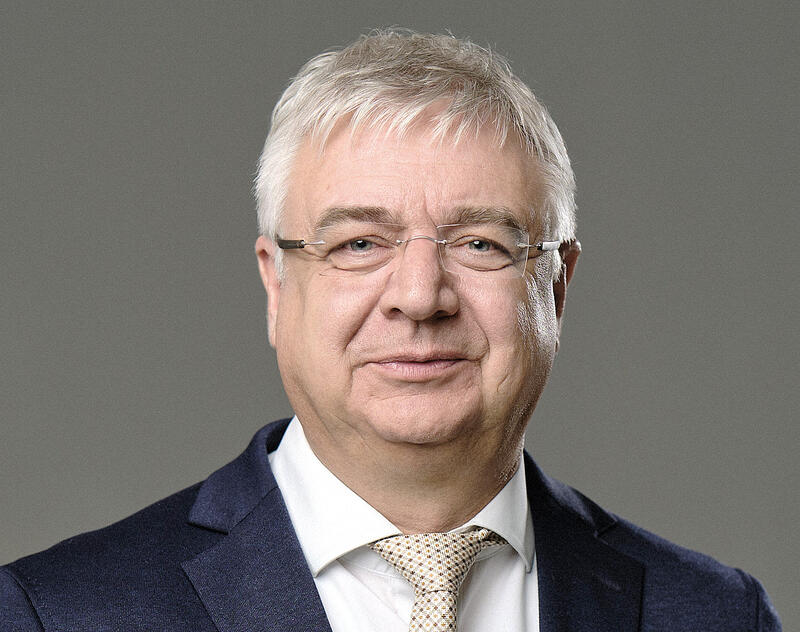 s:19:"Volker Steinbrecher";