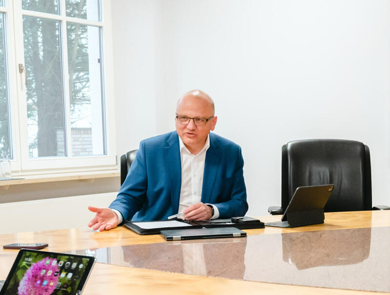s:63:"Mathias Hartmann, Vorstandschef des Sozialunternehmens Diakoneo";