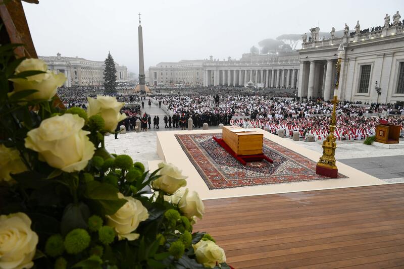 s:30:"Trauerfeier für Benedikt XVI.";