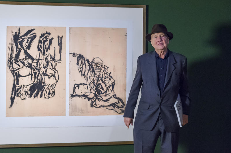 s:86:"Georg Baselitz 2018 in der Dresdner Ausstellung vor seinem Bild "Hokusai und ein Paar"";