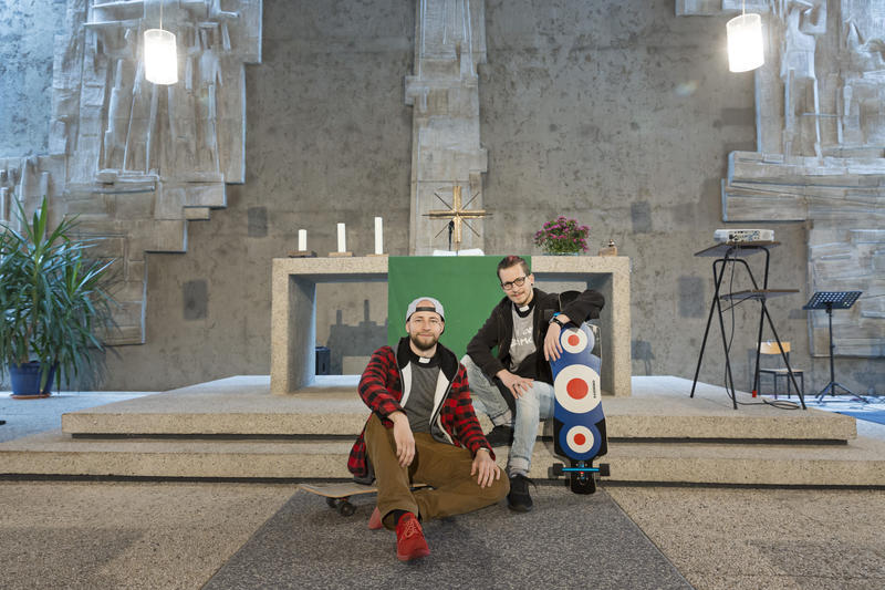 s:40:"Landeskirche baut Socialmedia-Arbeit aus";