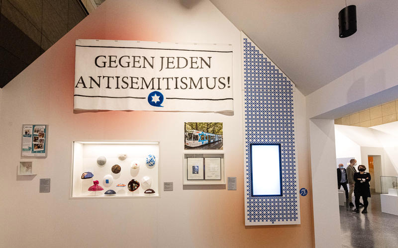 s:71:"Vom Rapper bis zum Rabbi: Göttinger Ausstellung zeigt jüdisches Leben";