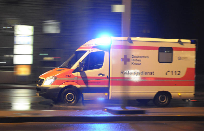 s:28:"DRK-Rettungswagen im Einsatz";