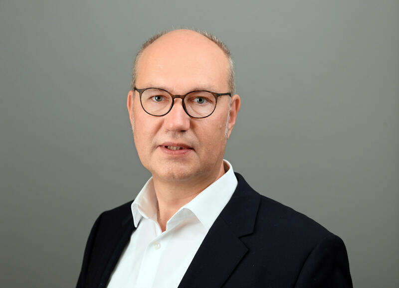 s:15:"Ruediger Schuch";