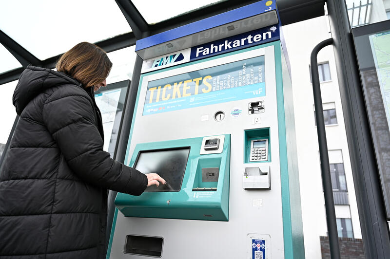 s:44:"ÖPNV-Fahrscheinautomat in Frankfurt am Main";