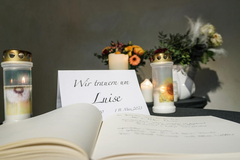 s:58:"Kirchengemeinde Freudenberg trauert um getötetes Mädchen";